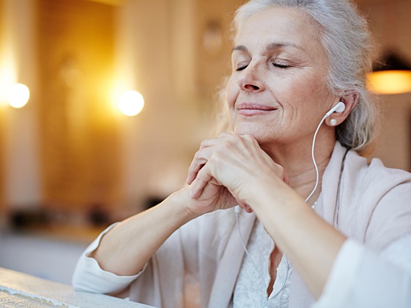 Audio listening earphones woman_crop